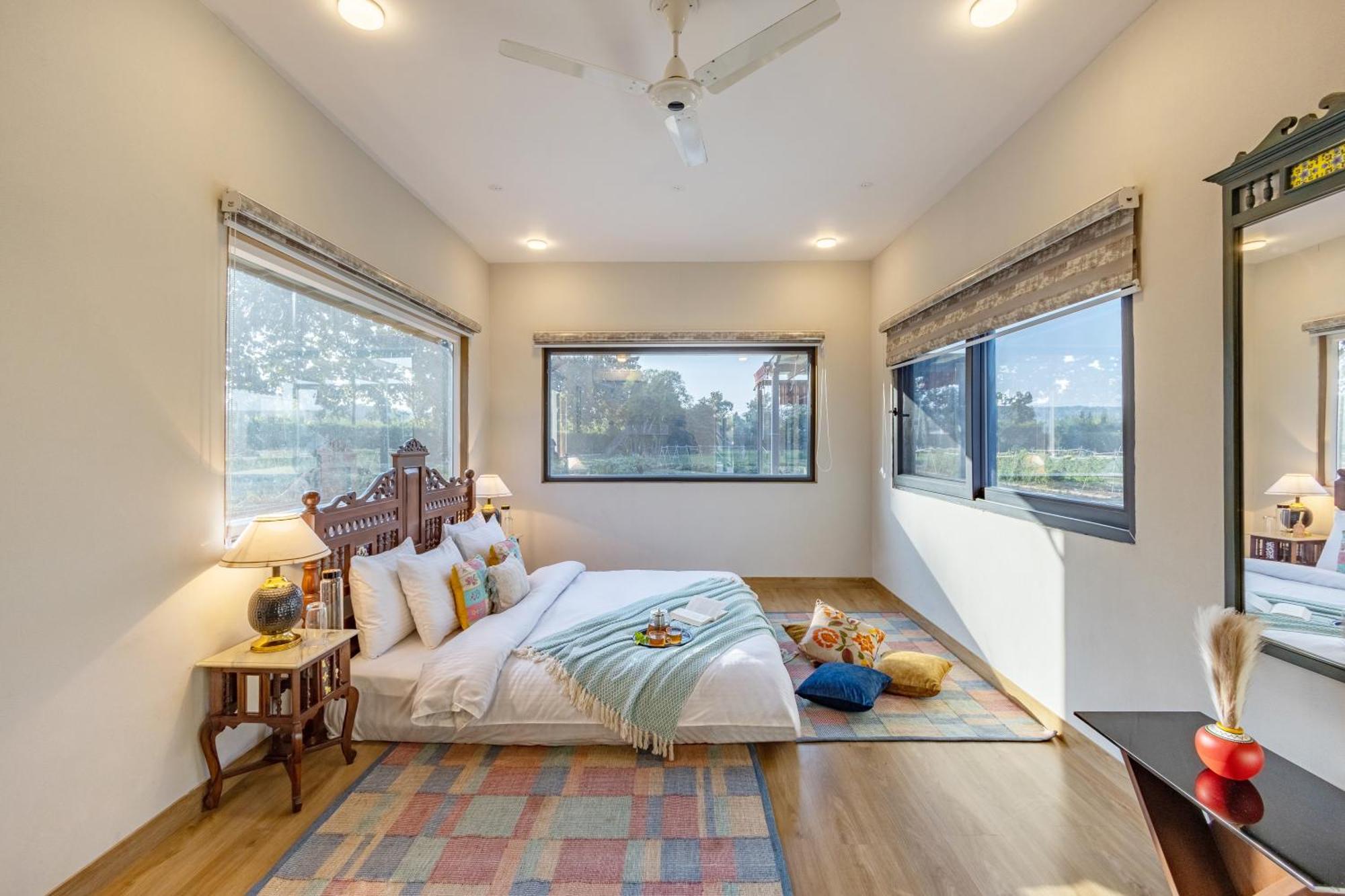 فيلا Elivaas Hidden Oasis 4Bhk With Pool, Mud House & Container House Dhauj المظهر الخارجي الصورة